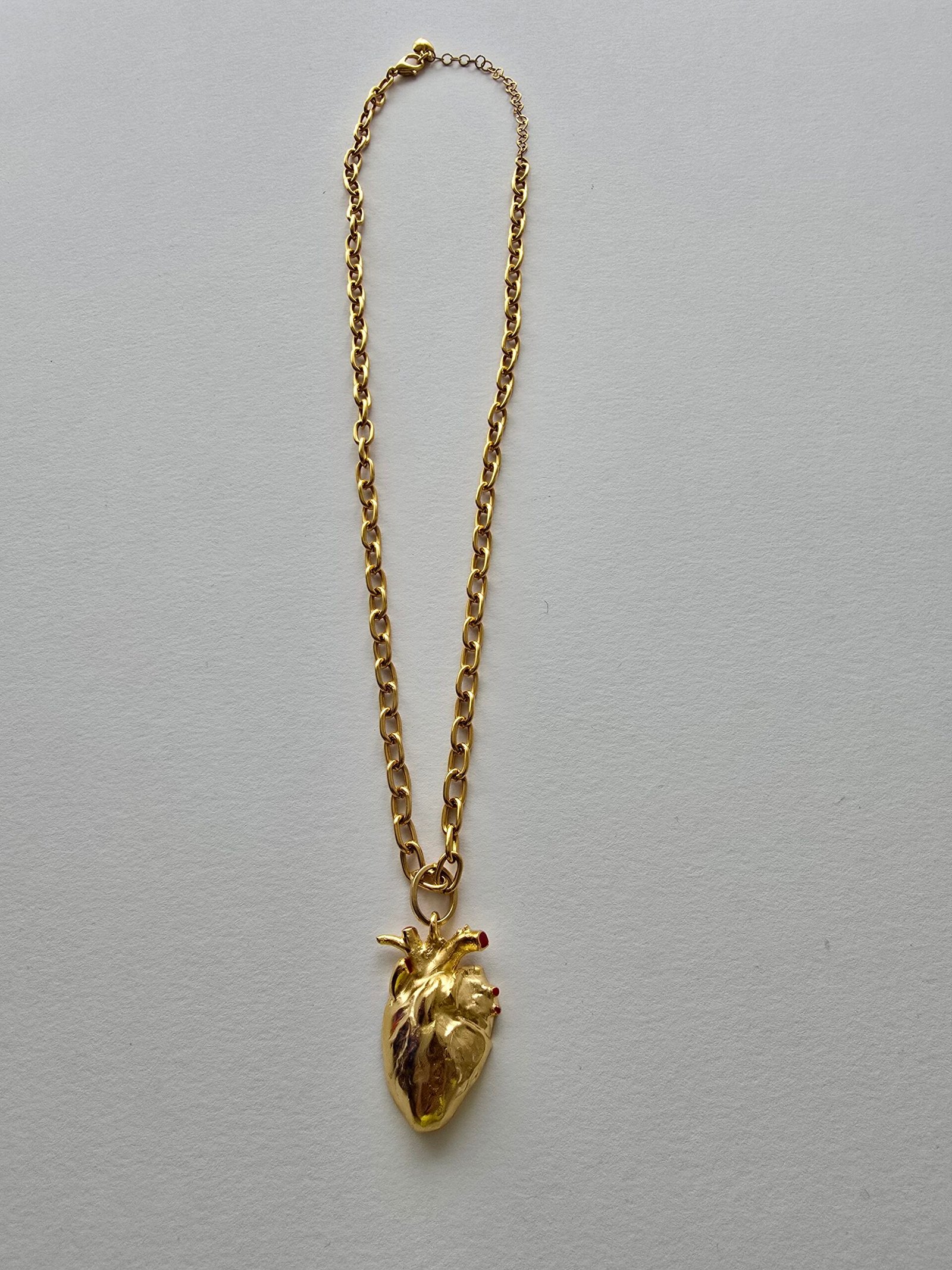 CADENA DE CORAZÓN HUMANO DORADO - Image 2